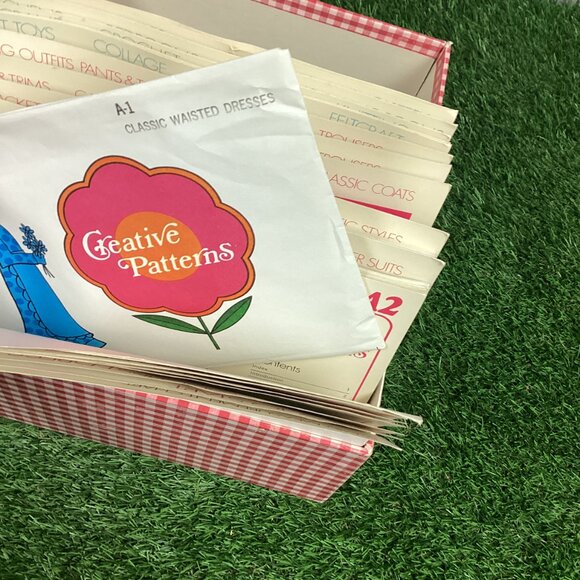 Vintage Creative Patterns 1975 Box Collection - Picture 5 of 12